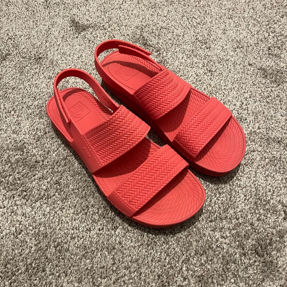 Size 10 Reef Water Vista Sandals